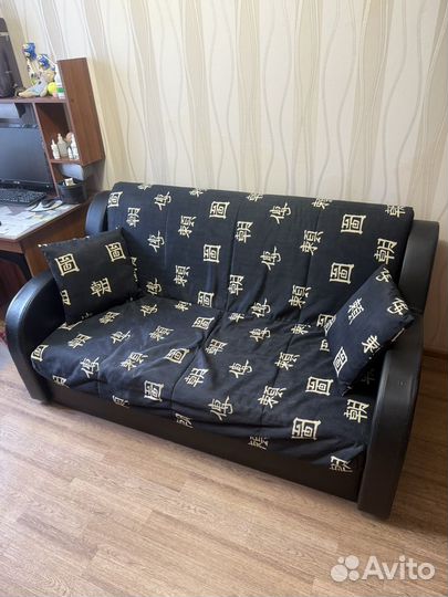 Диван двухспальный бу