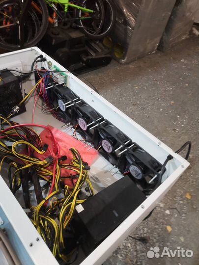 Закрытые корпуса для майнинг- ферм 12 карт