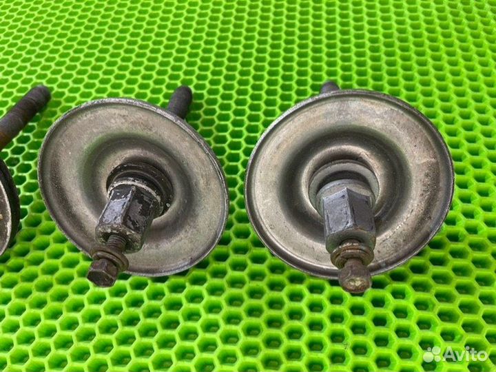 Болты подрамника задние Bmw 5 E39 M52B28 1997