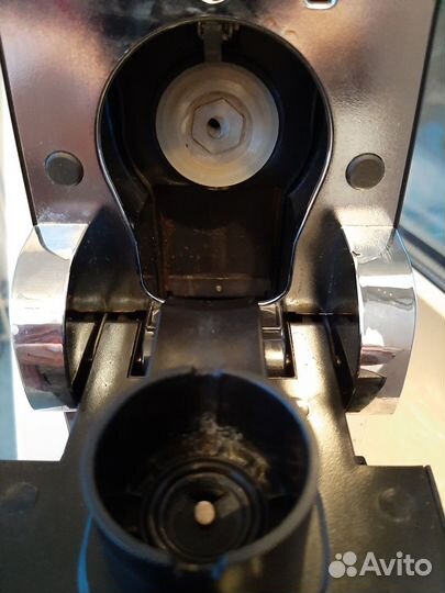 Две капсульные кофемашины Squesito Tower и Pretty