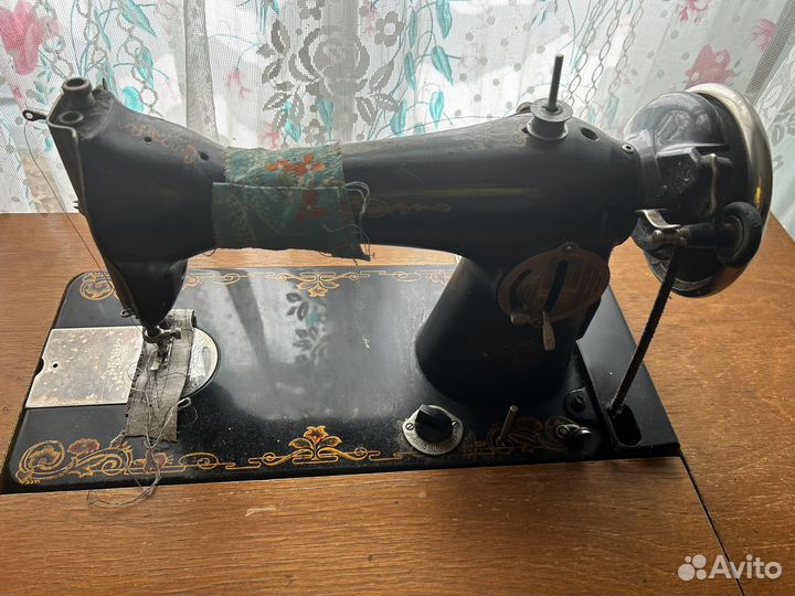 Швейная машинка ножная