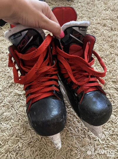 Хоккейные коньки бауэр