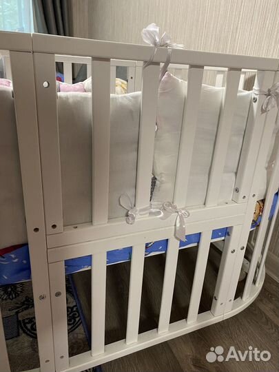 Детская кровать с маятником