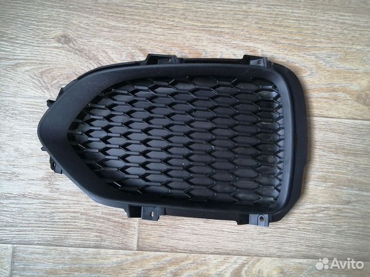 Решетка противотуманки Kia Sorento