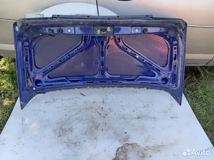 Крышка багажника на мерседес 124