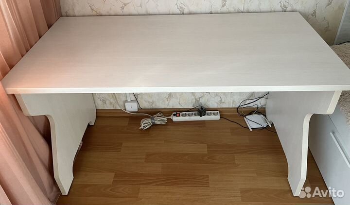 Письменный стол