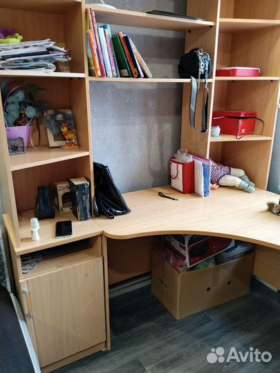Ученический стол с полками и тумбой