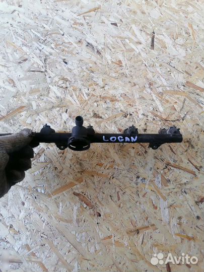 Рампа топливная Рено Логан 1