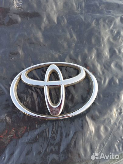 Эмблема toyota verso