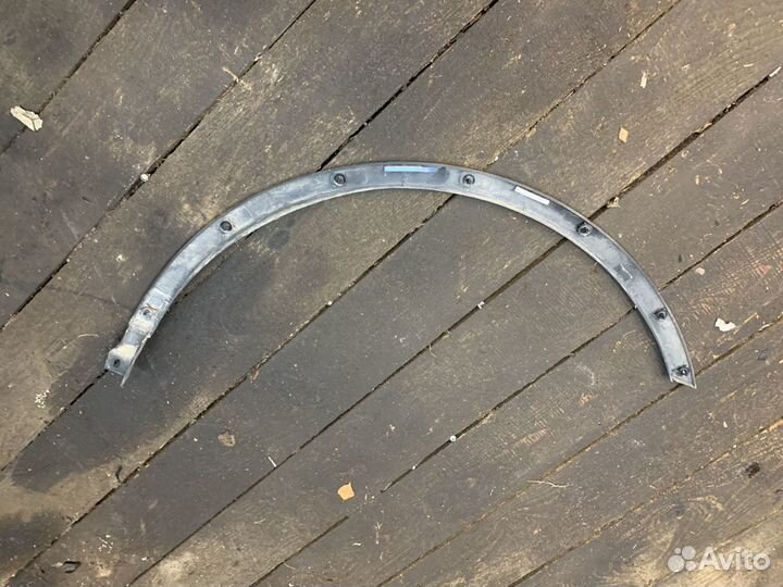 Subaru Tribeca накладка крыла передняя