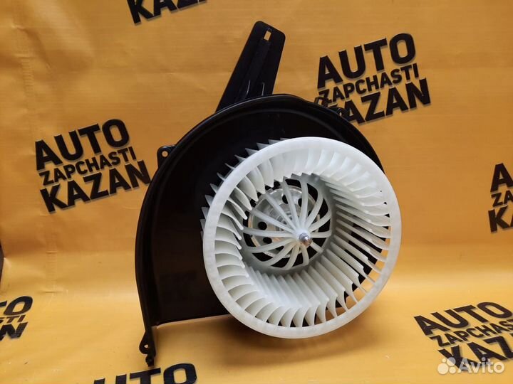 Моторчик печки Skoda Rapid 2012-2020