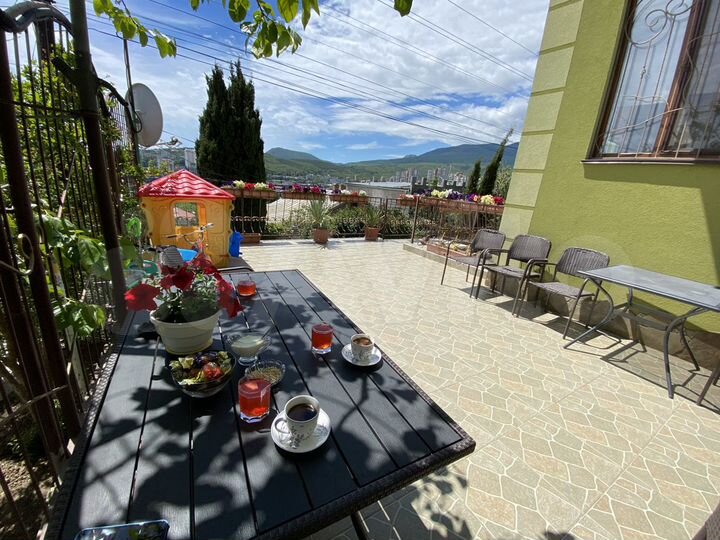 Дом 298 м² на участке 5 сот.