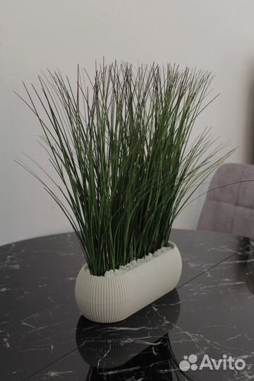 Искусственные цветы в горшках