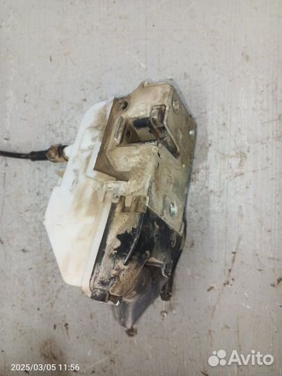 Замок двери передний левый Renault Megane K4M 2008