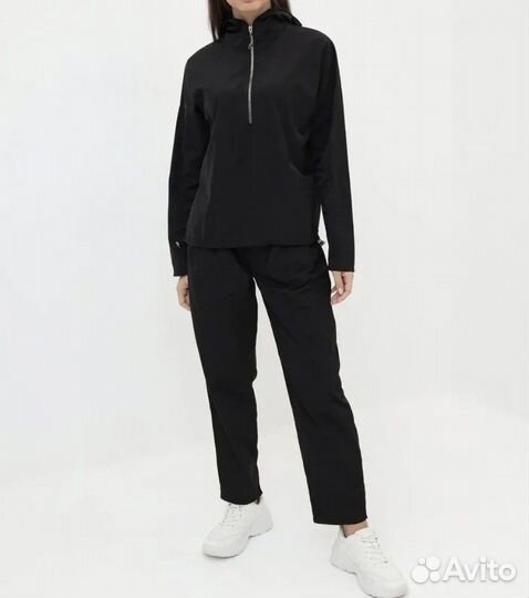 Женский спортивный костюм