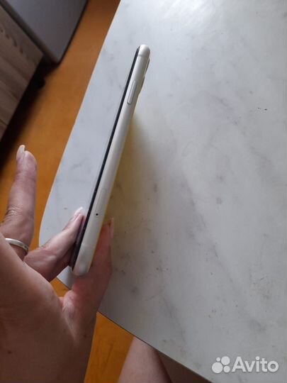 Телефон iPhone 11