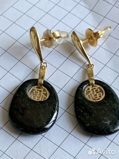 Золотые серьги с ониксом