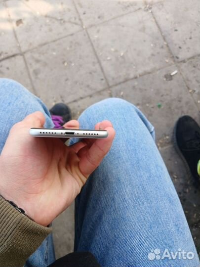 iPhone SE, 128 ГБ