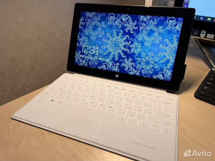 Планшет Microsoft на windows с клавиатурой