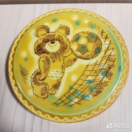 Мишка футболист