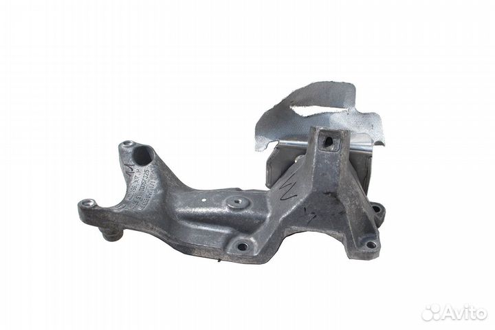 Кронштейн двс левый Ауди 3.0 (компрессор)