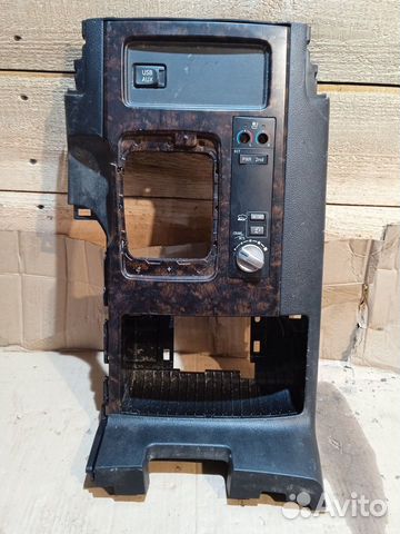 Консоль центральная Toyota Land Cruiser 200 4.5л 1