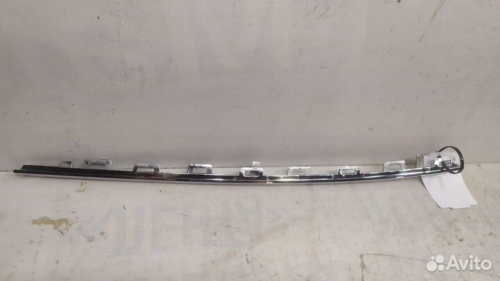 Молдинг решетки радиатора левый Volkswagen Tiguan