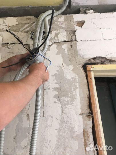 Услуги электрика монтаж, установка, штробление