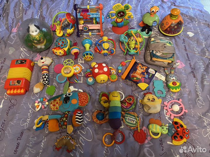 Развивающие игрушки для малышей пакетом
