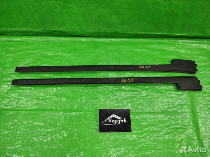 Молдинг лобового стекла перед. Jeep Compass