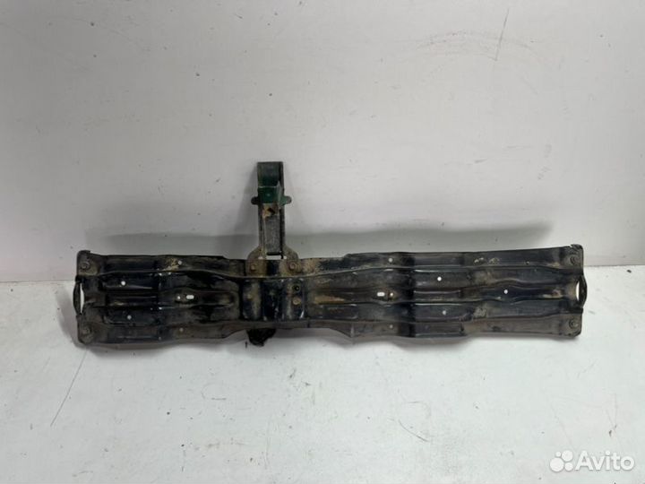 Крепление запасного колеса Toyota Land Cruiser 200