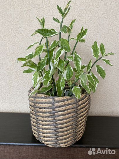 Кашпо из искусственного ротанга