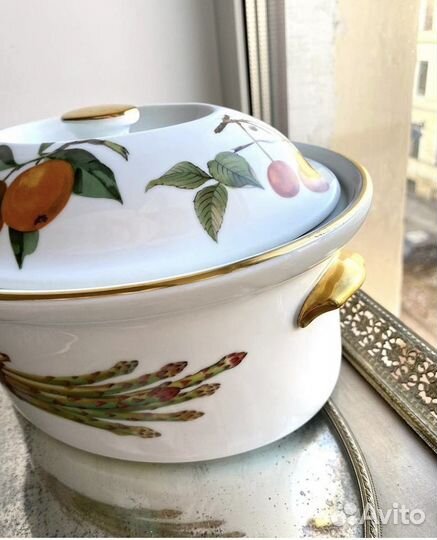 Фарфоровая кастрюля Royal Worcester