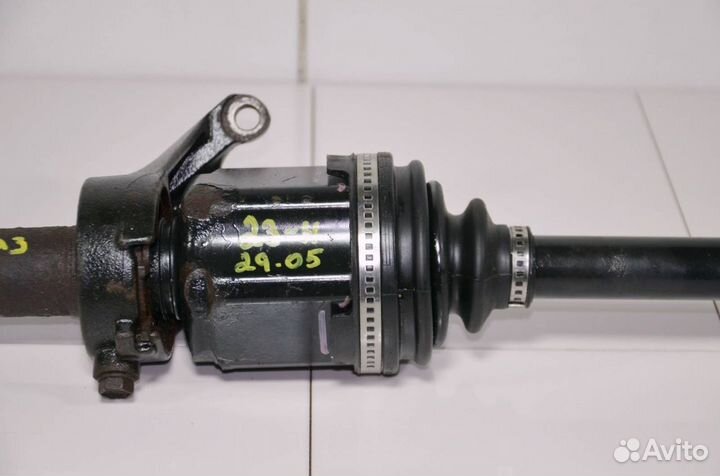 Приводной вал передний правый Toyota Sienna 3 3.5