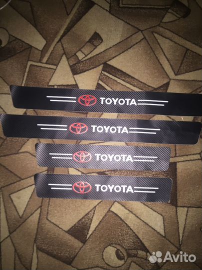 Карбоновая защитная плёнка на пороги