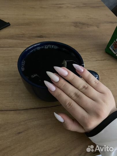 Модель на маникюр