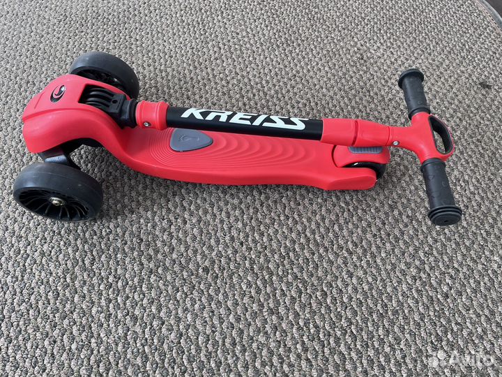 Самокат трехколесный