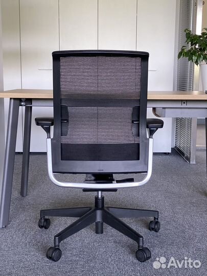 Офисное эргономичное кресло match