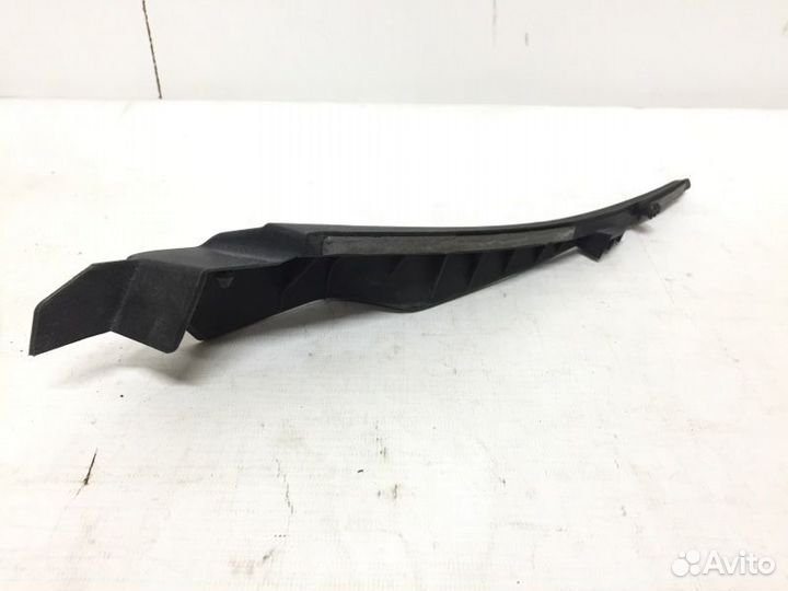 Уплотнитель лобового стекла передний левый Lexus