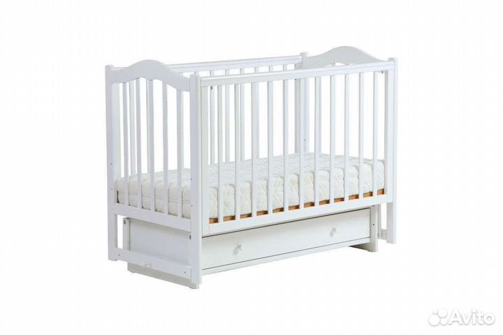 Детская кроватка с маятником и ящиком