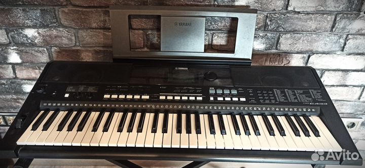 Синтезатор Yamaha PSR-E433