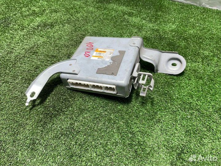 Блок управления подвеской Toyota Land Cruiser