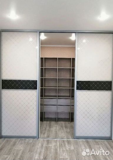 Шкафы распашные