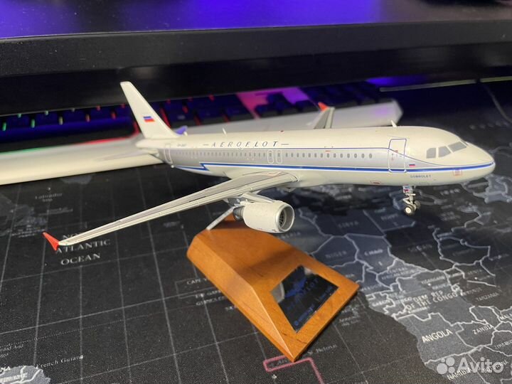 Модель самолета Airbus A320 Аэрофлот 1/200