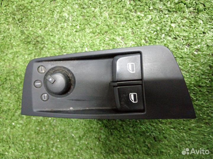 Блок управления стеклоподъемниками передний левый