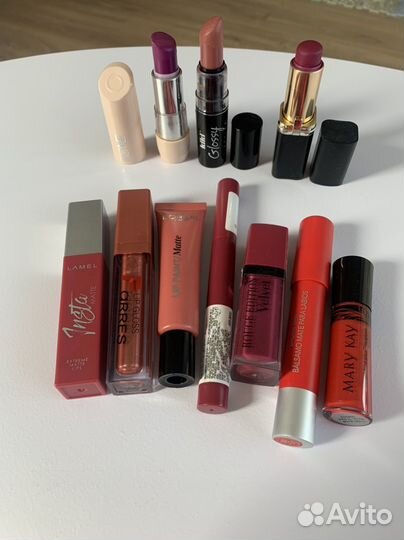 Помады и блески пакетом