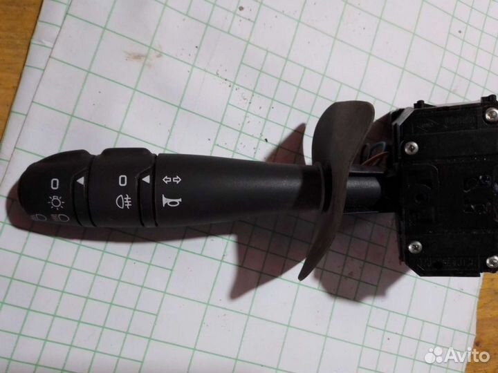 Под рулевой переключатель