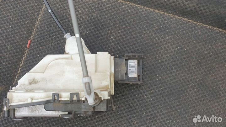 Замок передней правой двери peugeot 301