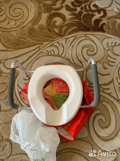 Сидушка на унитаз для инвалидов