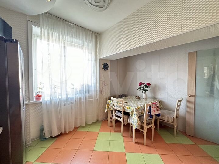 4-к. квартира, 90 м², 2/3 эт.